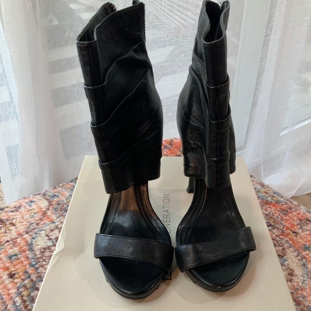 BCBG black heels SZ 6